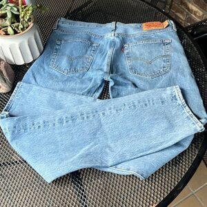 501 Levi’s light blue